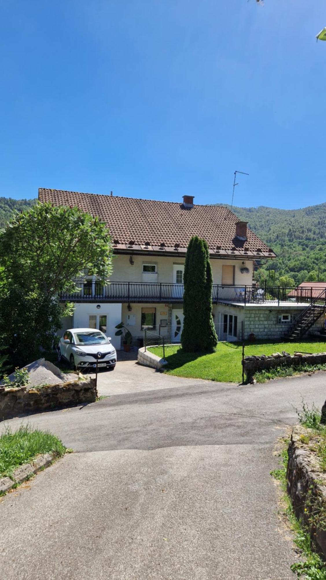 Apartma Ginga Osilnica المظهر الخارجي الصورة